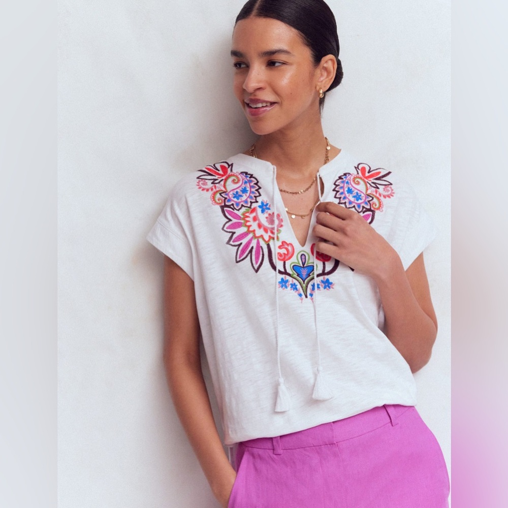 NWT Boden Nina Embroidered Notch T-shirt in White Multi Embroidery - Picture 3 of 10